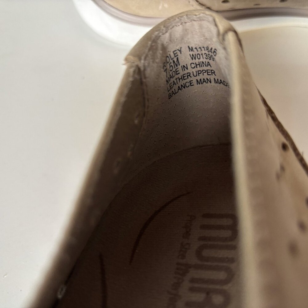 Munro Size 7.5M Gray Taupe Suede Perforated Leather Holes Ridley Skipper Nubuck - Picture 8 of 10